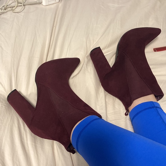 $8 ADD ON Charlotte Russe Faux Suede Heeled Ankle Booties Maroon - Picture 10 of 11